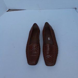 Naturalizer brown textured loafers